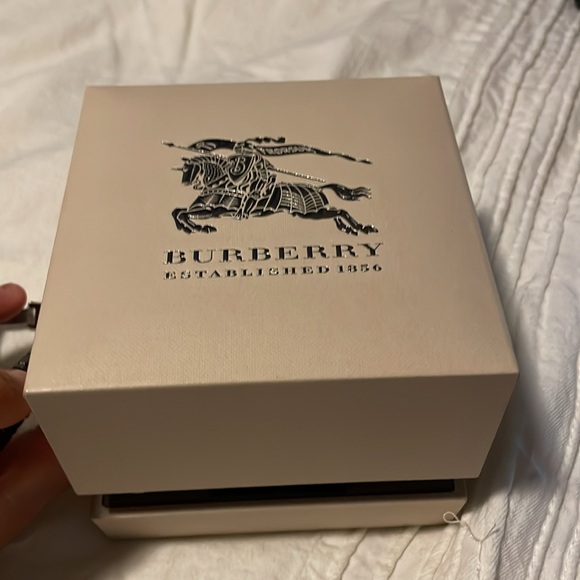 Burberry watch - Picture 3 of 4